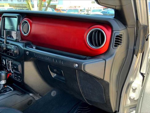 Used 2018 Jeep Wrangler Unlimited Rubicon image 18