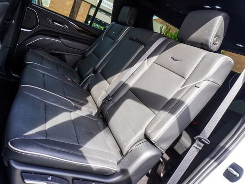 Used 2023 Cadillac Escalade Premium Luxury RWD image 9