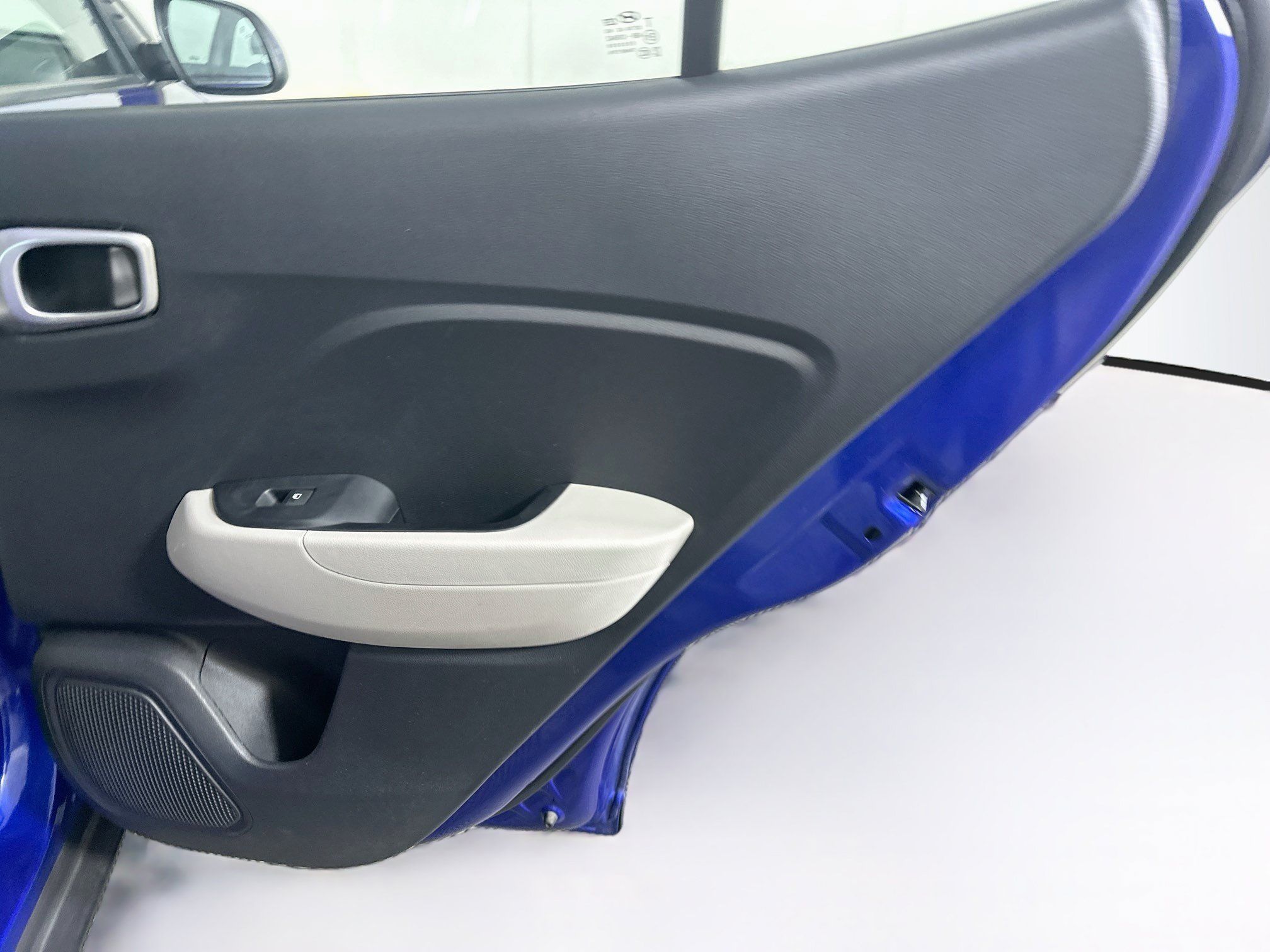 Used 2025 Hyundai Venue SEL FWD image 29