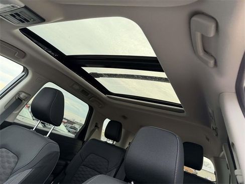 New 2025 Nissan Pathfinder SV w/ SV Premium Package image 17