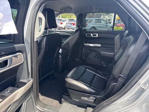 Used 2023 Ford Explorer XLT w/ Equipment Group 202A AWD/4WD image 17