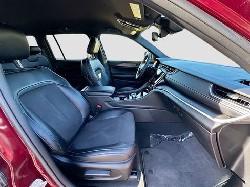 Used 2024 Jeep Grand Cherokee Altitude image 27