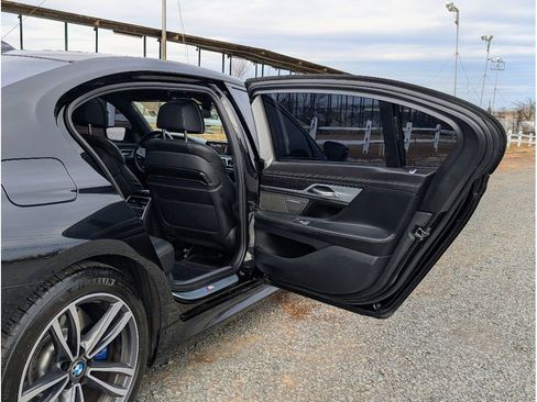 Used 2020 BMW 750i xDrive w/ Executive Package image 12