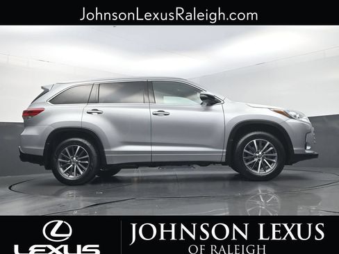 Used 2018 Toyota Highlander XLE AWD/4WD image 21