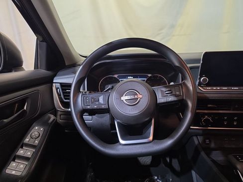 Used 2024 Nissan Rogue S FWD image 11