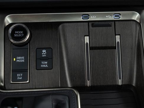 Used 2025 Lexus GX 550 w/ Cold Area Package AWD/4WD image 29
