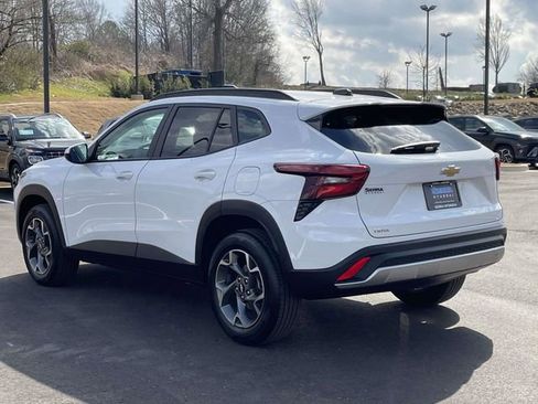 Used 2025 Chevrolet Trax LT image 5