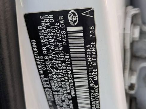 Used 2017 Toyota Yaris SE image 33