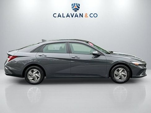 Used 2025 Hyundai Elantra SE w/ Cargo Package FWD image 8