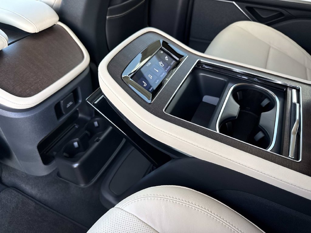 New 2027 Lincoln Navigator Reserve AWD/4WD image 17