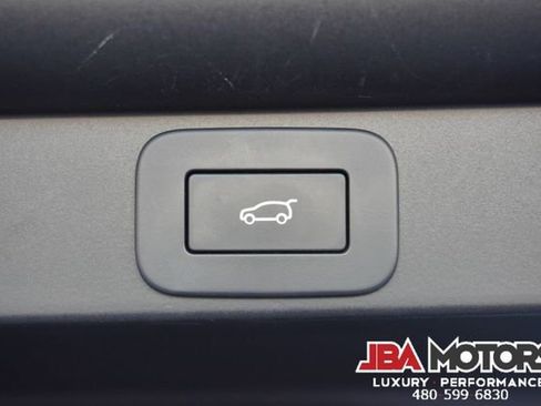 Used 2023 Land Rover Range Rover Long Wheelbase SE image 98