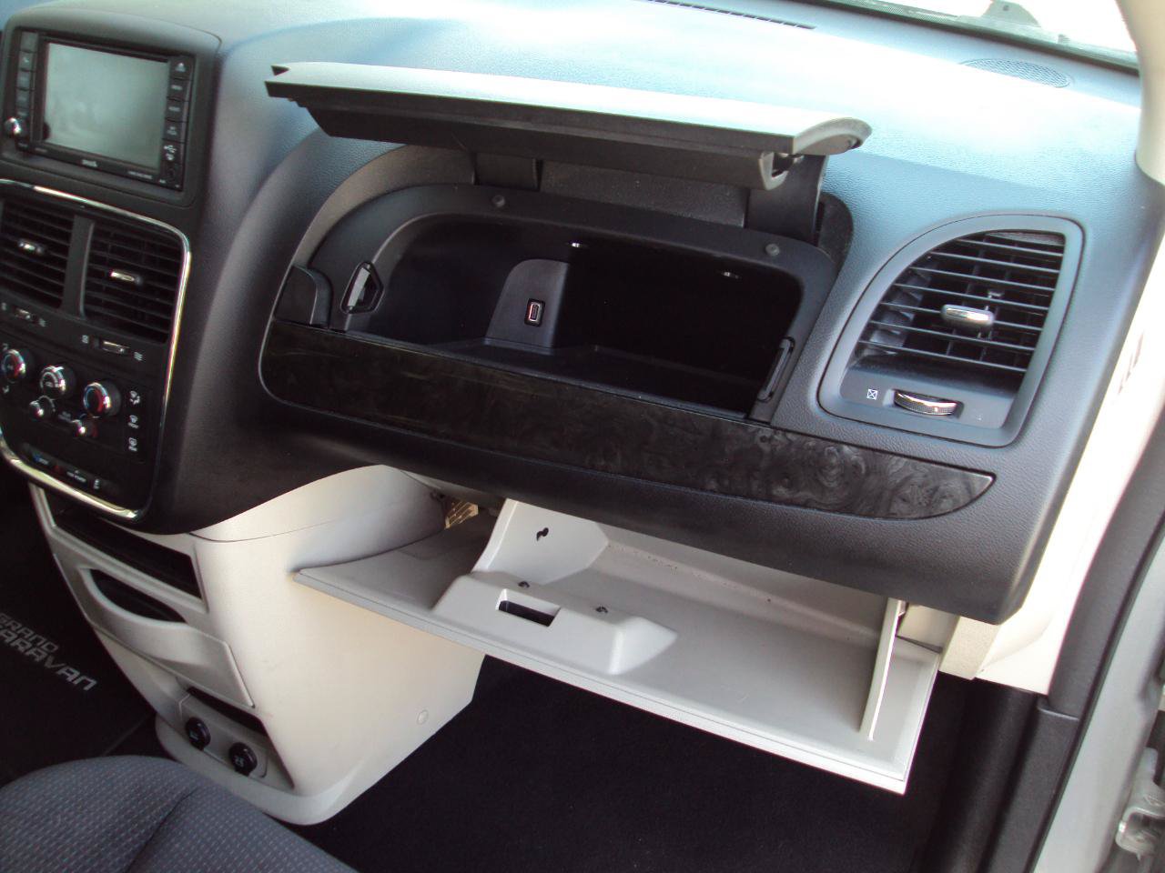Used 2017 Dodge Grand Caravan SE w/ Power Window Group FWD image 16