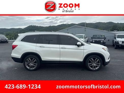 Used 2017 Honda Pilot Touring image 1