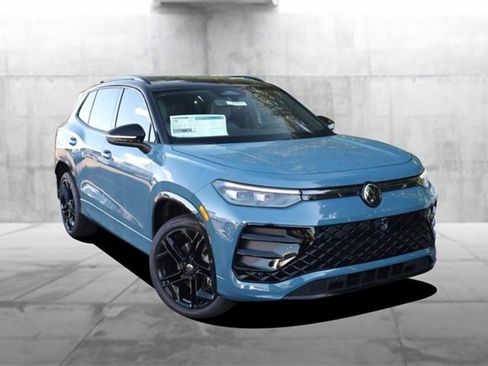 New 2025 Volkswagen Tiguan SE R-Line image 2