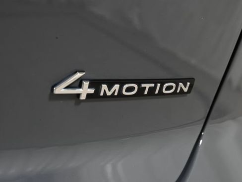 Used 2023 Volkswagen Atlas Cross Sport SEL R-Line AWD/4WD image 21