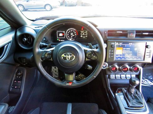 Used 2023 Toyota GR86 Premium w/ ALL Weather Mat Package (TMS) RWD image 21