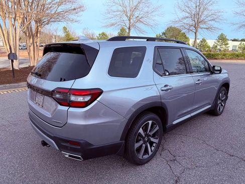 Used 2023 Honda Pilot Touring image 16