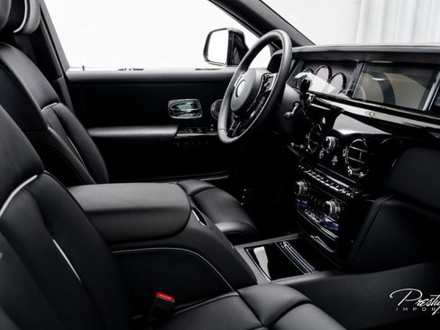 Used 2022 Rolls-Royce Phantom Sedan image 36