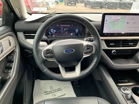 Used 2025 Ford Explorer Active w/ Active Comfort Package AWD/4WD image 17
