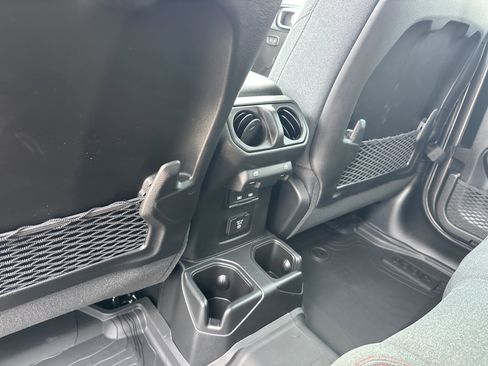 New 2025 Jeep Wrangler Unlimited Rubicon image 13