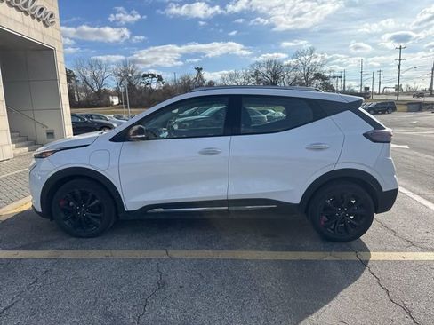 Used 2023 Chevrolet Bolt EUV Premier w/ Sun & Sound Package image 10