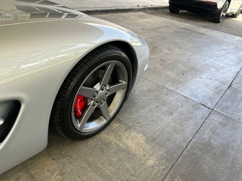 Used 2000 Chevrolet Corvette Coupe w/ Roof Pkg RWD image 19