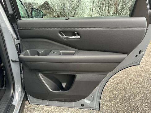 New 2025 Nissan Pathfinder Platinum image 17