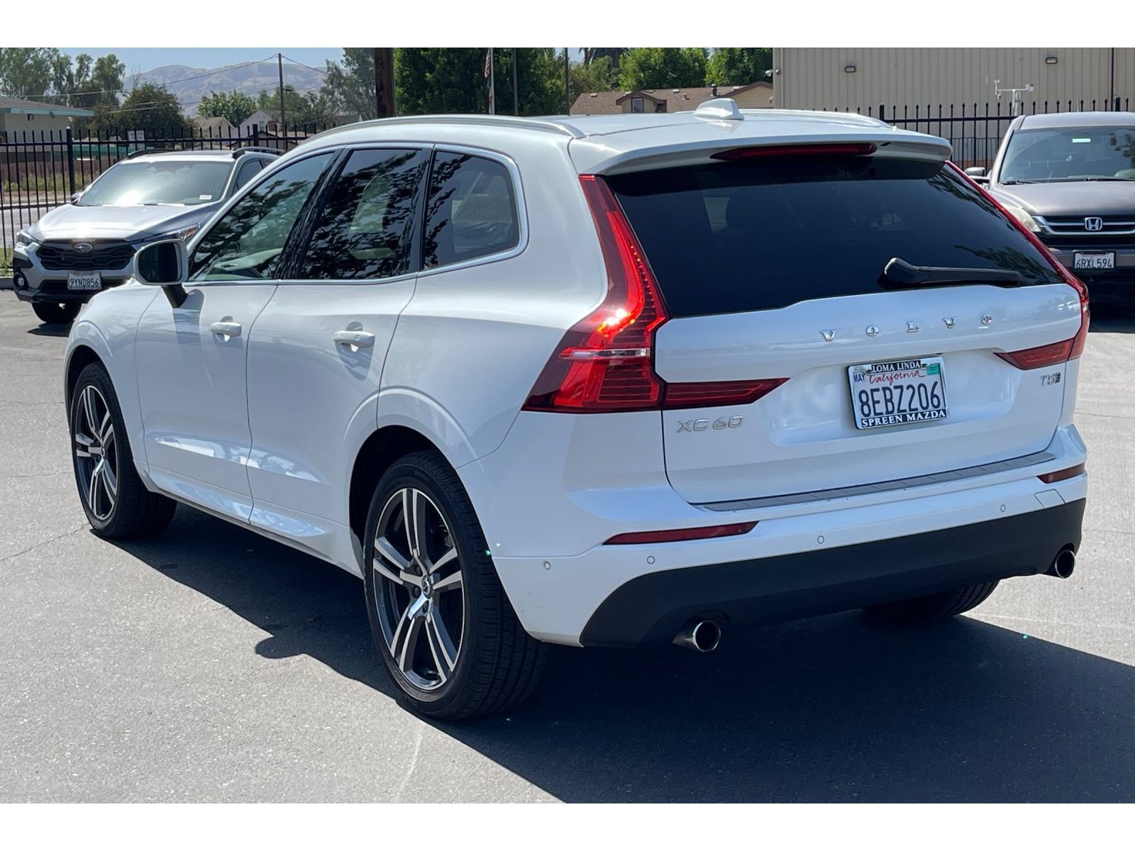 Used 2018 Volvo XC60 T5 Momentum w/ Convenience Package AWD/4WD image 4