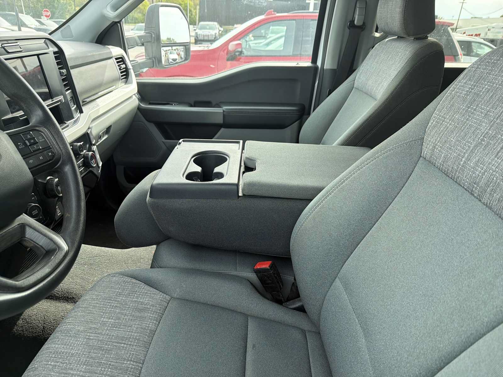 Used 2025 Ford F250 XLT AWD/4WD image 4