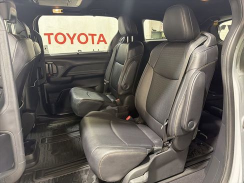 Used 2025 Toyota Sienna XLE Woodland Edition AWD/4WD image 19
