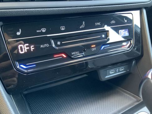 Used 2025 Volkswagen Jetta Sport image 21