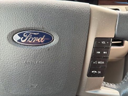 Used 2009 Ford Flex SEL FWD image 16