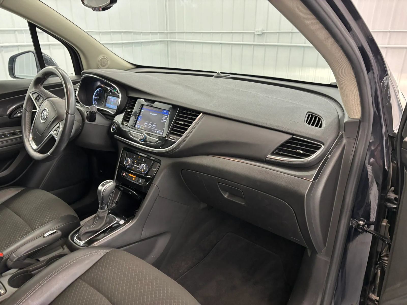 Used 2022 Buick Encore Preferred AWD/4WD image 32