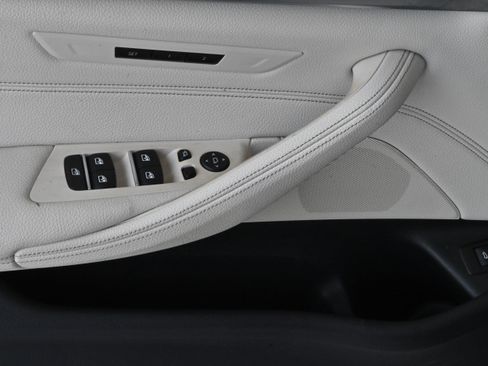 Used 2020 BMW 530i w/ Convenience Package RWD image 26
