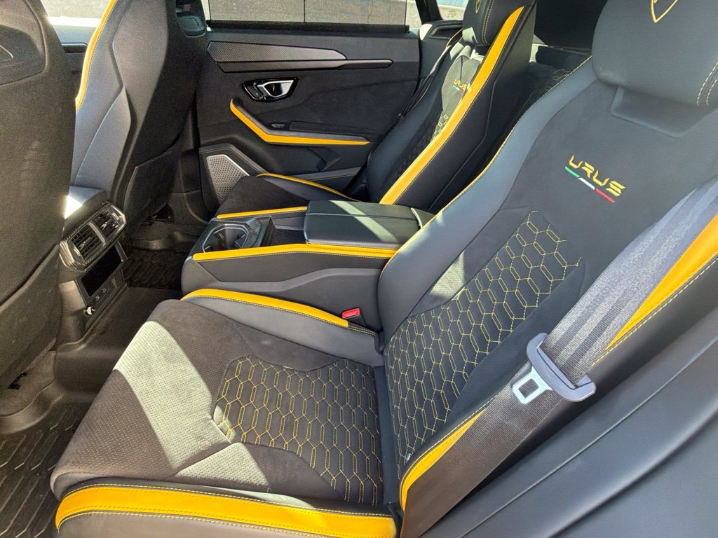 Used 2022 Lamborghini Urus AWD/4WD image 11