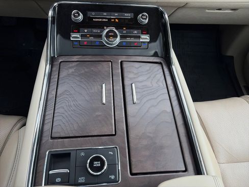 Used 2021 Lincoln Navigator L Reserve AWD/4WD image 22