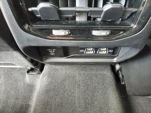Used 2023 Jeep Grand Cherokee Altitude AWD/4WD image 10
