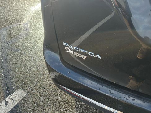 Used 2017 Chrysler Pacifica Touring-L Plus w/ Advanced Safetytec Group image 5