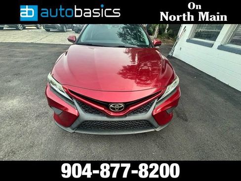 Used 2018 Toyota Camry SE w/ Moonroof Package FWD image 9