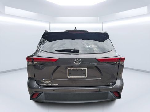 Used 2022 Toyota Highlander XLE FWD image 5