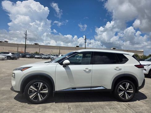 Used 2023 Nissan Rogue SL AWD/4WD image 2