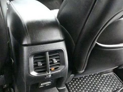 Used 2019 Jeep Cherokee Latitude Plus AWD/4WD image 13