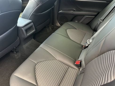 Used 2021 Toyota Camry SE FWD image 11