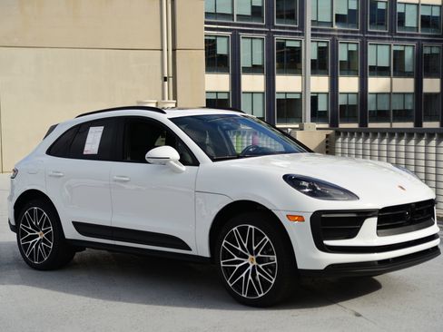 Certified 2026 Porsche Macan AWD/4WD image 7