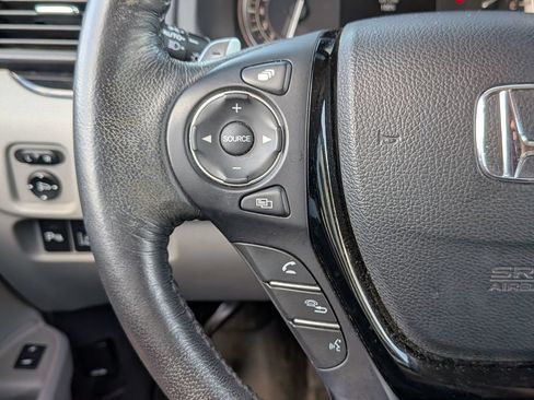 Used 2018 Honda Pilot Touring image 19