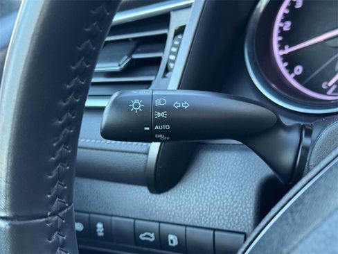 Used 2018 Toyota Camry SE image 21