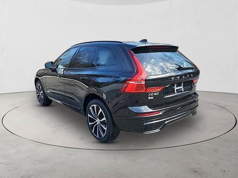 Certified 2025 Volvo XC60 B5 Plus AWD/4WD image 3
