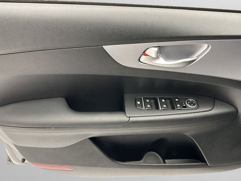 Used 2024 Kia Forte LXS w/ LXS Technology Package FWD image 12