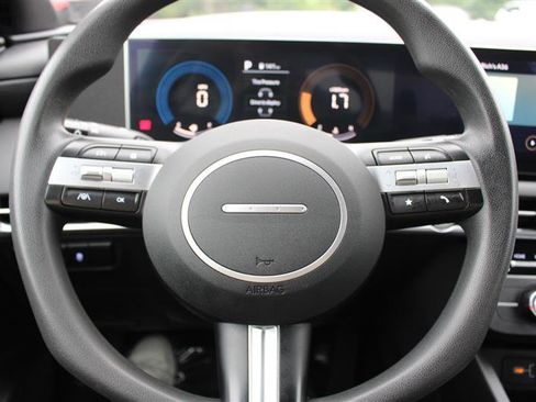 Used 2025 Hyundai Santa Cruz SE FWD image 16
