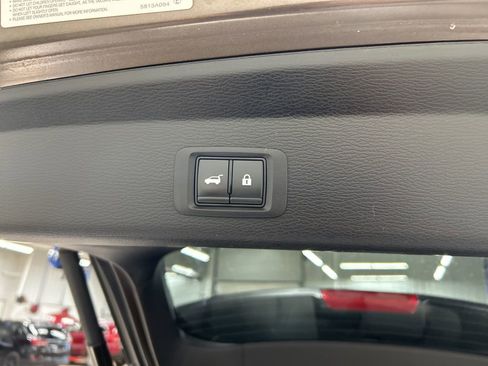 Used 2023 Mitsubishi Outlander 4WD Plug-In Hybrid image 30